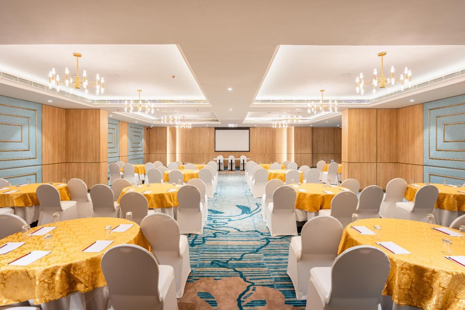 Park Inn & Suites By Radisson Thrissur East Fort Екстер'єр фото