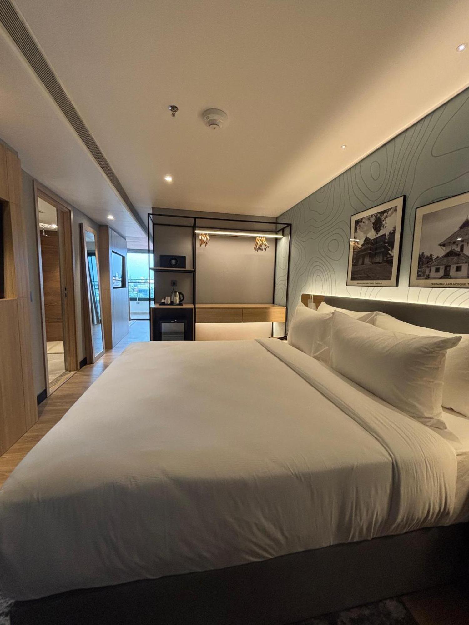 Park Inn & Suites By Radisson Thrissur East Fort Екстер'єр фото