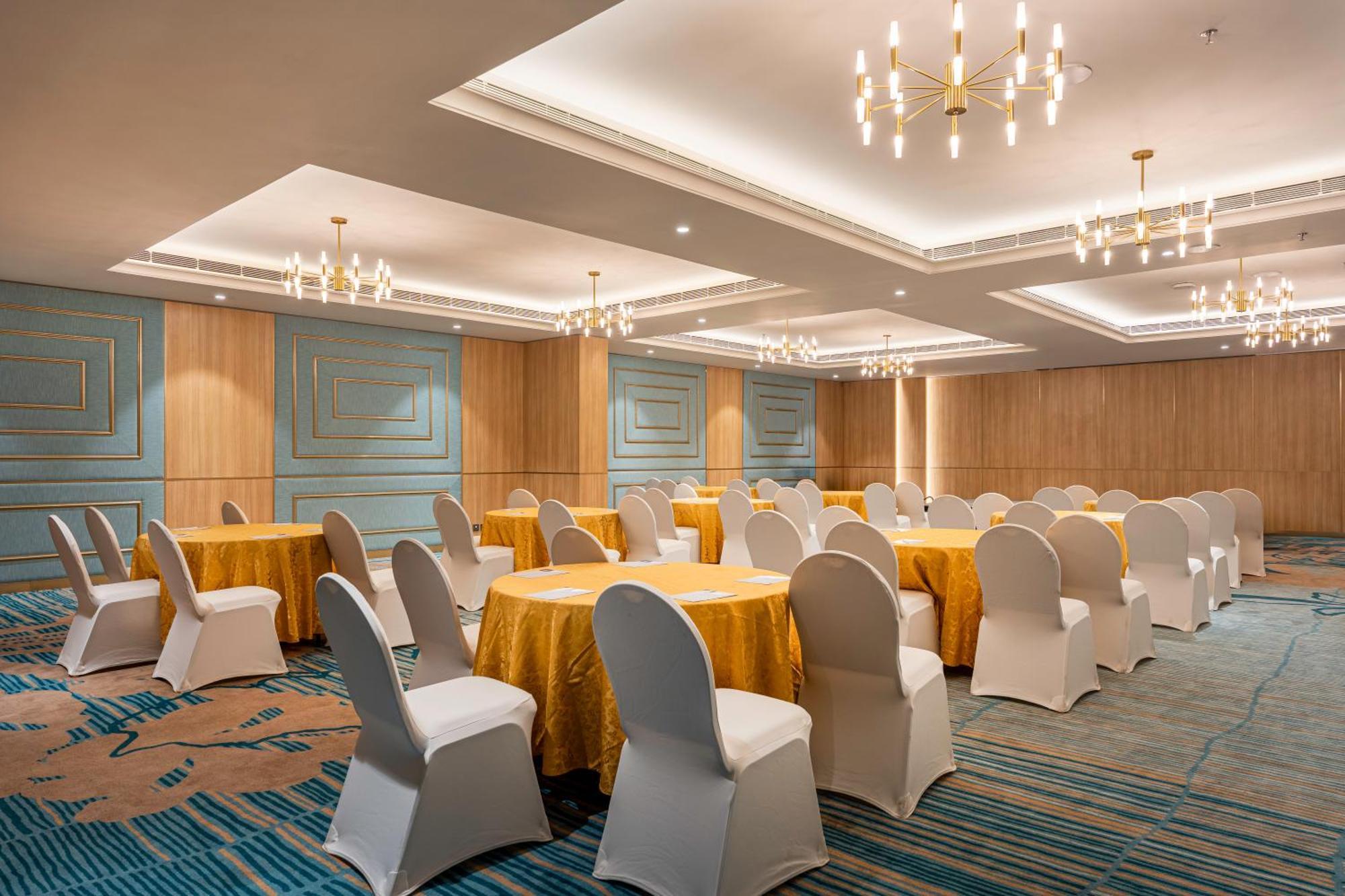 Park Inn & Suites By Radisson Thrissur East Fort Екстер'єр фото